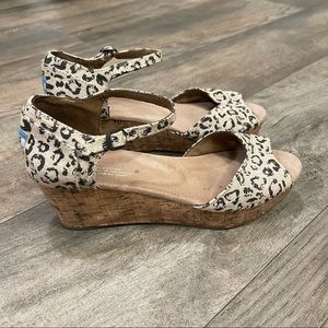 BOGO- TOMS Tan & Black Wedge Heel Sandals Size 8